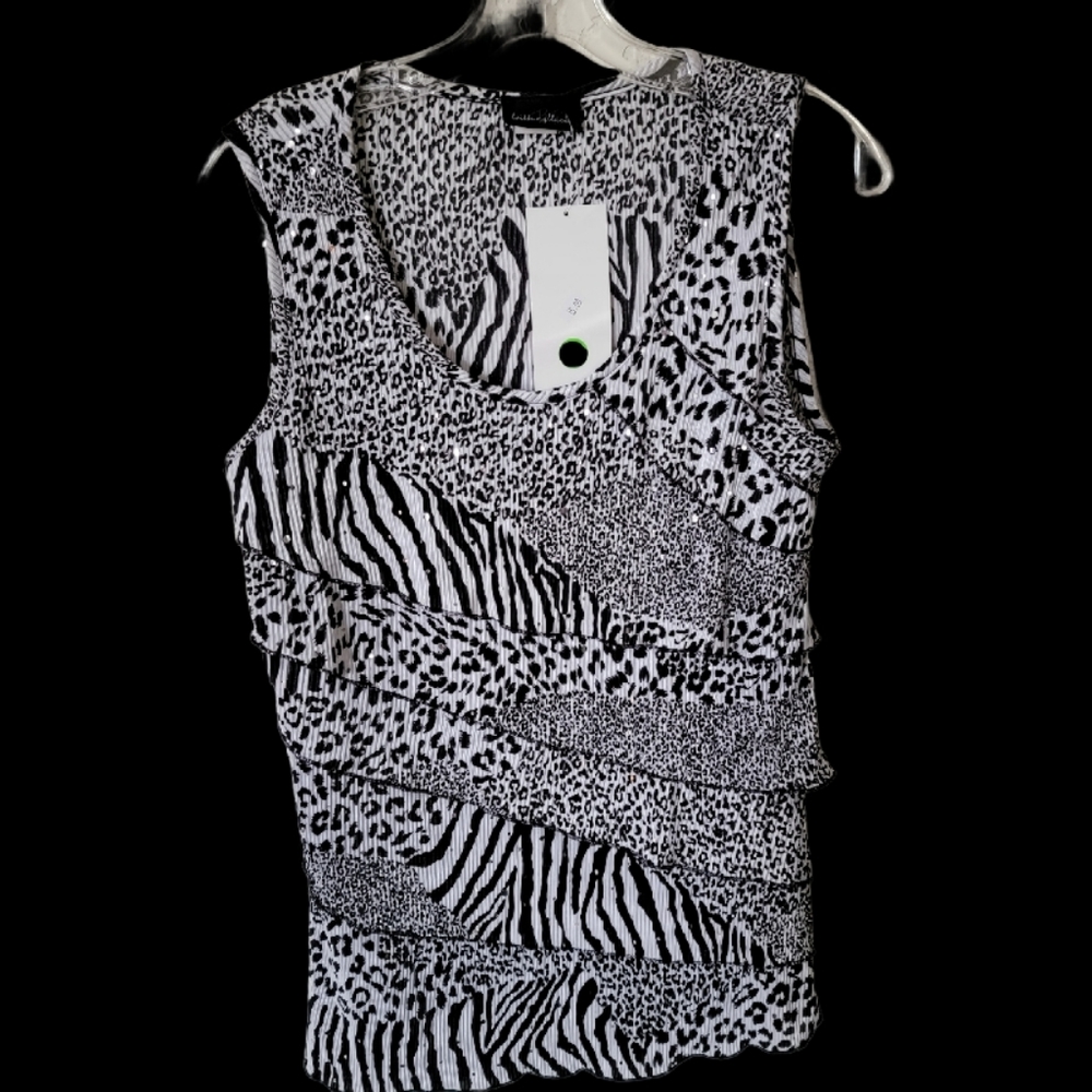 Black and white stretch top Size L